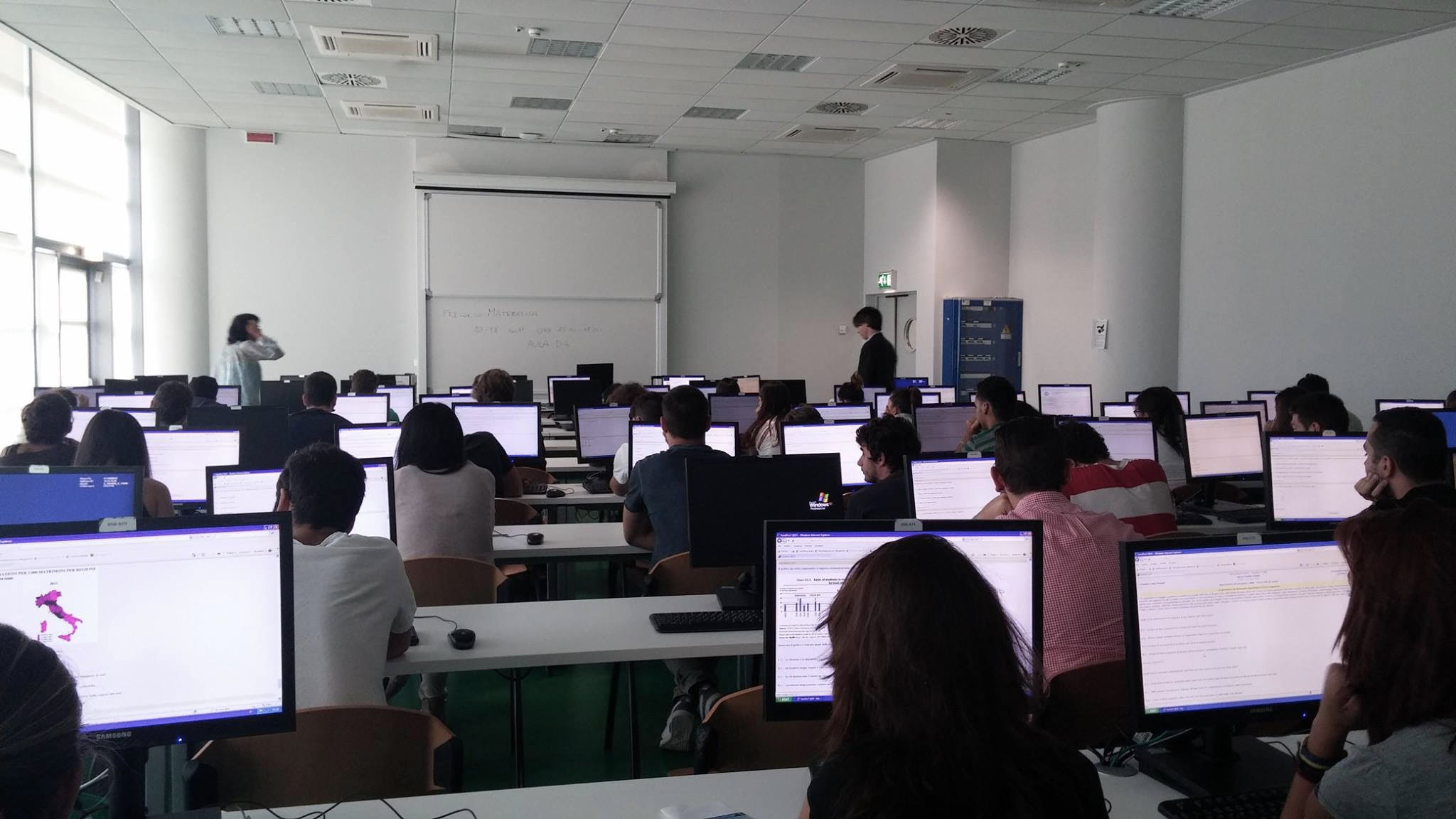 foto aula con studenti